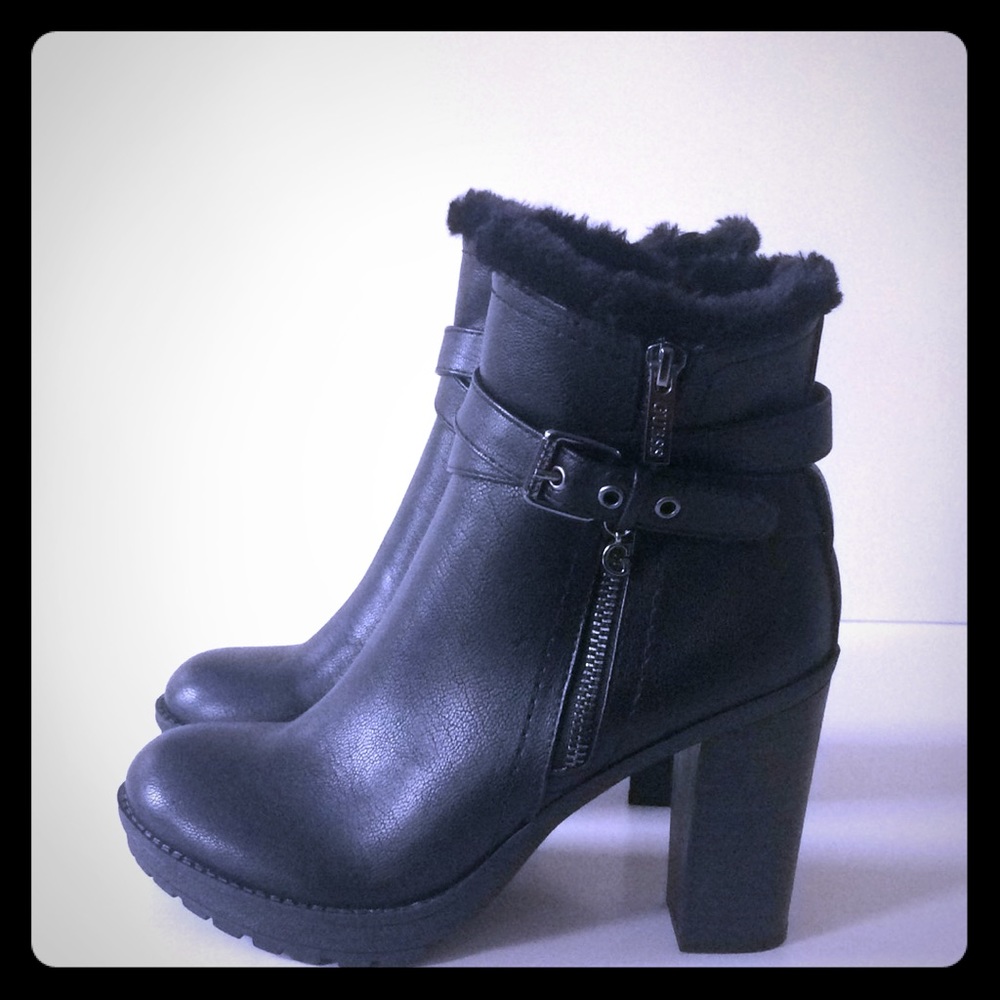 Guess fur lined ankle zip buckle design boots